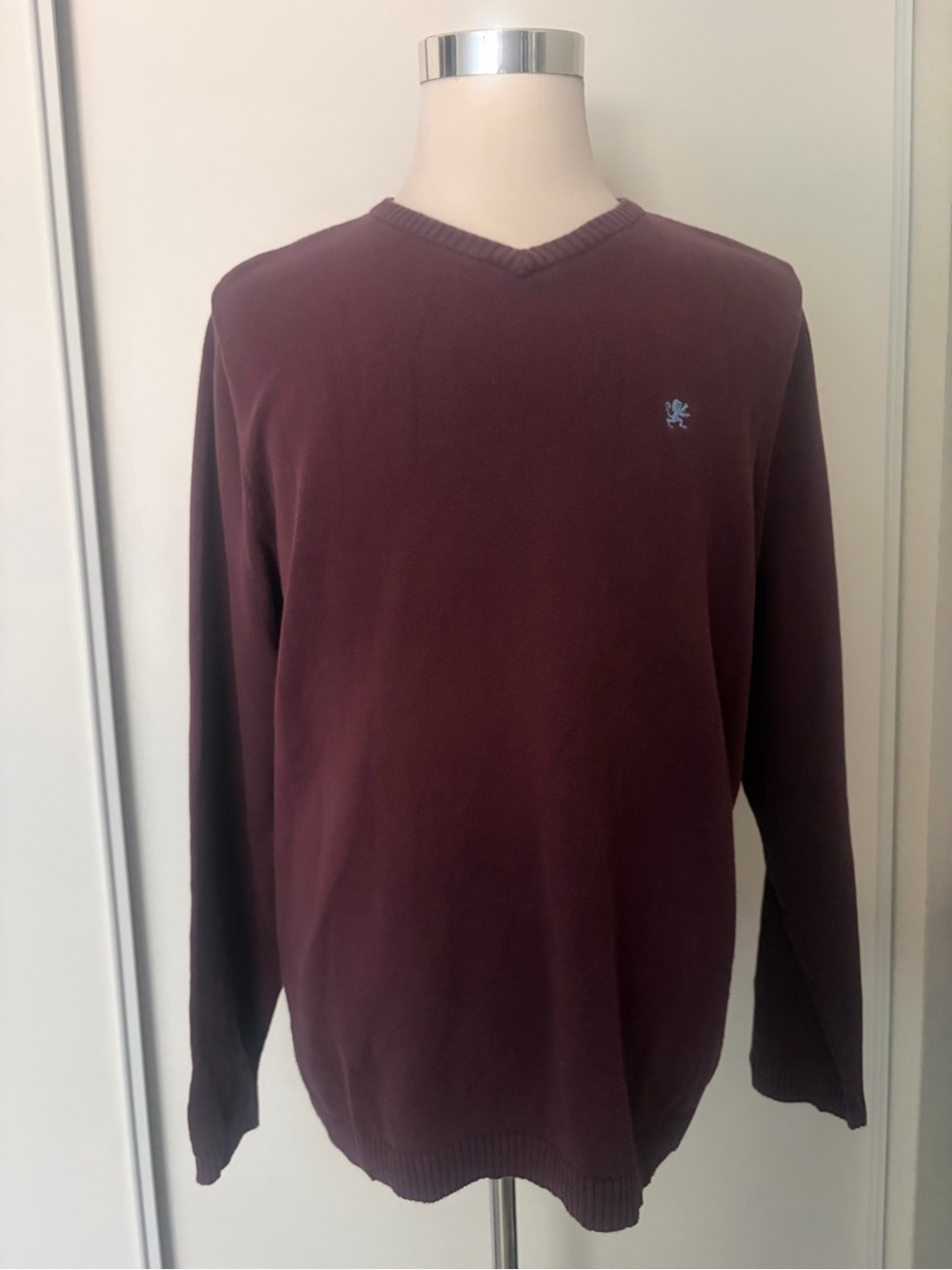 Moschino Men's V-Neck Sweater in Burgundy with Embroidered Logo